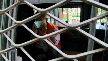 Eks Lurah Sawah Basar Semarang Tutup Mukanya dengan Masker Saat Ditahan Kasus Minta Uang Rp160 Juta ke Pengusaha