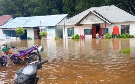 Hujan Lebat, Banjir Rendam Jalan Nasional Perbatasan RI-Malaysia di Kapuas Hulu