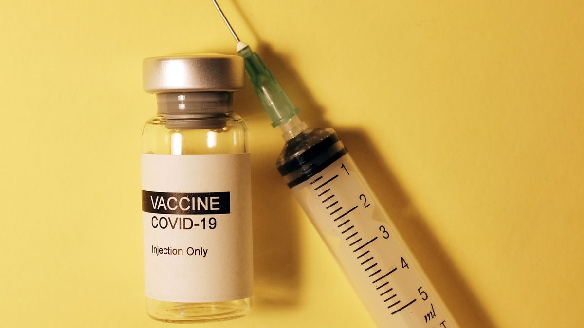 许多居民选择推迟接种疫苗，因为他们看到COVID-19病例再次受到打击