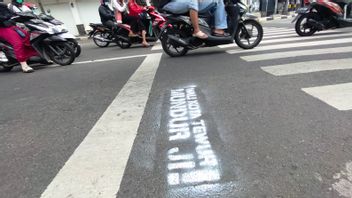 Streets In Malang Are Scratched With Writings Asking Mayor Sutiaji To Resign, Civil Service Police Unit Finds The Perpetrator