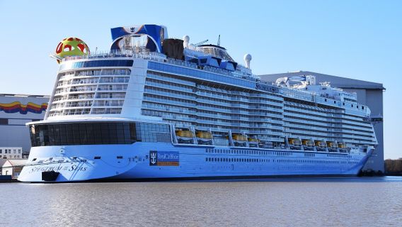 Hong Kong Empêche Le Navire De Croisière Spectrum Of The Seas De Royal Caribbean De Naviguer Après Que L’équipage A été Soupçonné D’infecter Avec COVID-19