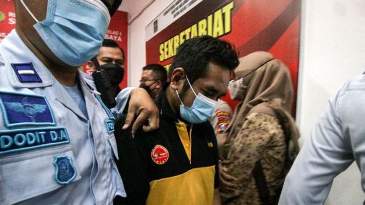 سيتم محاكمة MSAT المعروف باسم Mas Bechi المتهم بفحش Santriwati في جومبانغ من قبل 3 قضاة كبار في PN Surabaya