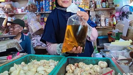 Next Week, Street Vendors Selling On The Front Sidewalk Of The Ciracas Market Will Be Brought Under Control