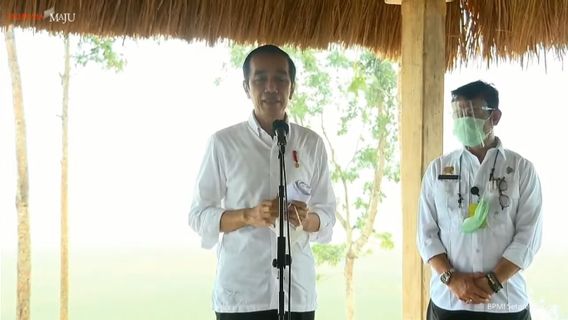 The Power Of Emak-mother, Bumping The Paspampres Motorbike Until It Falls During Jokowi's Visit To Sumba, NTT