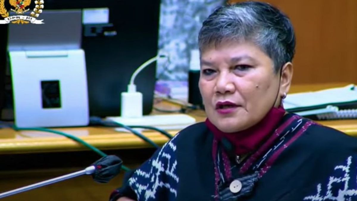准备接受警方询问，Ribka Tjiptaning 要求人权委员会就苏哈托侵犯人权事件作证