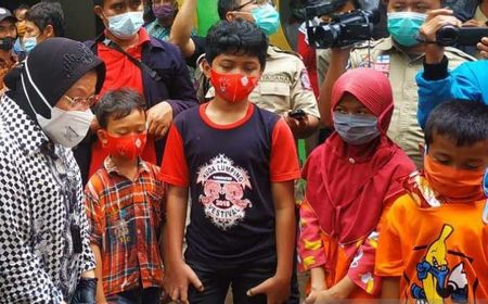 Mensos Risma Hibur Anak-anak Korban Longsor Kebumen, Janji Kirimkan Tim untuk  Trauma Healing