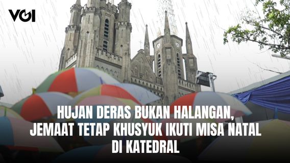 Allah Hadir di Tengah Hujan: Suasana Misa Natal di Gereja Katedral Jakarta Tahun 2025 