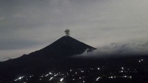 Gunung Semeru Dua Kali Erupsi