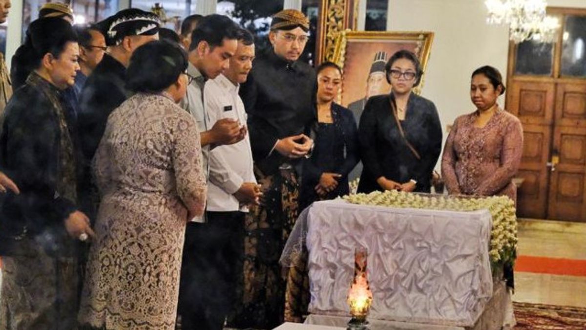 PB XIII Wafat, Gibran Doakan Raja Surakarta di Keraton Solo