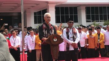 Not Compatible Wearing Colored Shirt Suit to KPU, Ganjar Pranowo: It's Black and White Never Gray