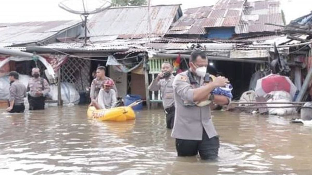 Banjir di Kota Singkawang Semakin Tinggi dan Meluas