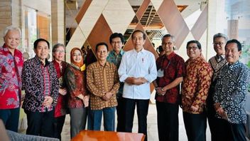President Jokowi Met His Friends During His Lecture At UGM Yogyakarta