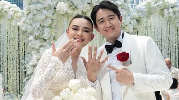 Take A Khidmat, Take A Peek At 8 Wedding Portraits Of Amanda Manopo And Kenny Austin Who Are All White
