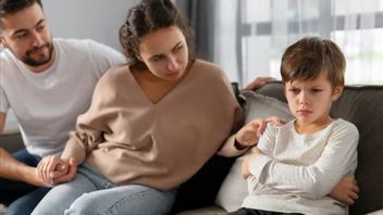 How To Calm The Tantrum Children With 7 Magic Sentences