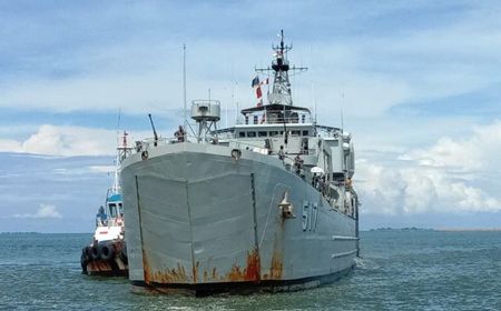 KRI Teluk Ende Meluncur ke Sulbar Bawa Relawan dan Logistik Bantuan