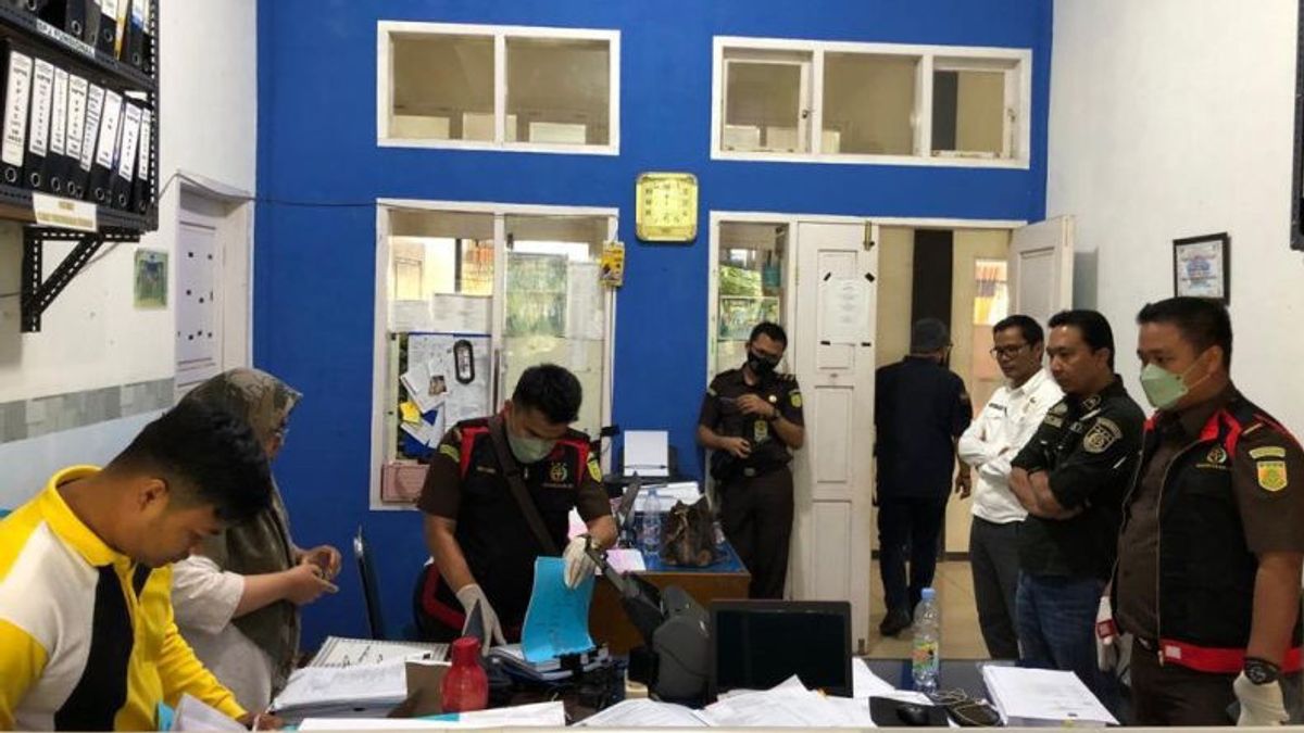 Kasus Korupsi Sentra Kopi, Kejaksaan Geledah Kantor Disperindagkop Solok Selatan