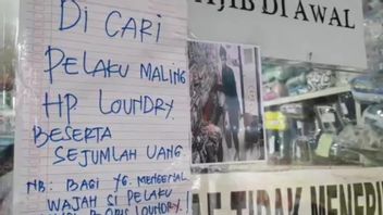 Cakung的洗衣店老板惹恼了顾客偷的钱和手机，在商店入口处展示的肇事者照片