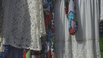 اتجاهات الموضة لعام 2026: من وارنا بيرمين كاريت إلى ريندا