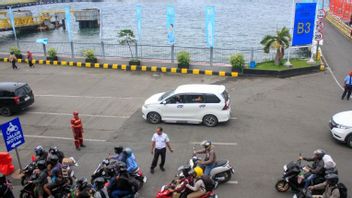 رياح قوية تجعل من الصعب على السفن أن تتعرض للخطر في ميناء كيتابانغ