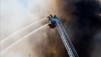 Explosion At Bukares Apartment Collapsed 2 Floors, 2 People Died