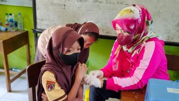 The Immunization Of Special HPV For Students V Elementary Schools Has Not Been Maximized In Kudus, Health Office For Limited Vaccine Stock Reasons