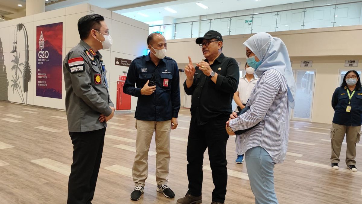 外国游客抱怨在Ngurah Rai机场移民柜台排队5小时，这是巴厘岛副州长的回应