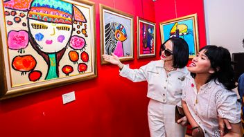 Gadis Dharsono, Pelukis Disabilitas Mengubah Keterbatasan Jadi Seni Penuh Warna