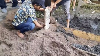 After Being Identified, 1 Body Of The Pertamina Plumpang Depot Fire Was Immediately Buried At The Family Cemetery