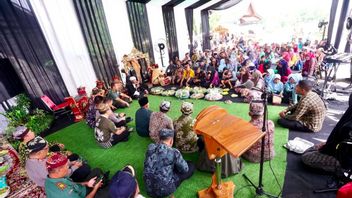 引入Bubak Bumi,Banyuwangi农民以感恩和希望迎接作物季节的传统