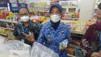 Checking The Minimarket, Cirebon Deputy Regent Could Not Find Cooking Oil Stock, All Shelves Including Empty Warehouse