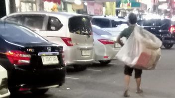 d’un stationnement sauvage sur le pied de la rue de la zone de Kelapa Gading, Dishub dit que ses délinquants peuvent être puni