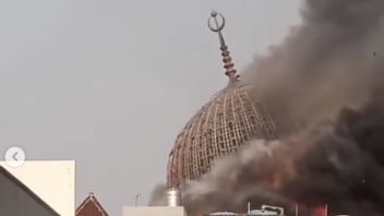 تكشف شرطة جاكوت عن سبب الحريق في قبة مسجد المركز الإسلامي في جاكرتا ، وتشارك في Puslabfor Mabes Polri