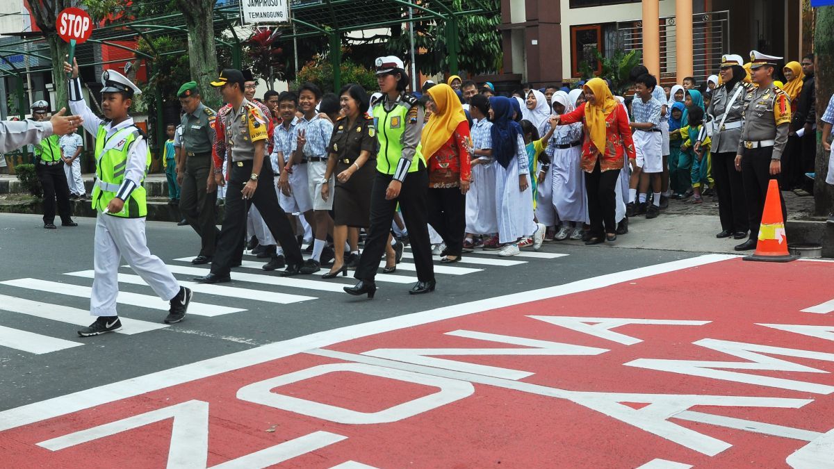 This Is A List Of 208 Schools In Jakarta That Learn From Home During The Pope Francis Mass At GBK Tomorrow