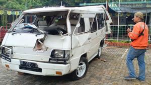 Kecelakaan di Semarang: Minibus TK Ditabrak Truk, Warga Hentikan Sopir