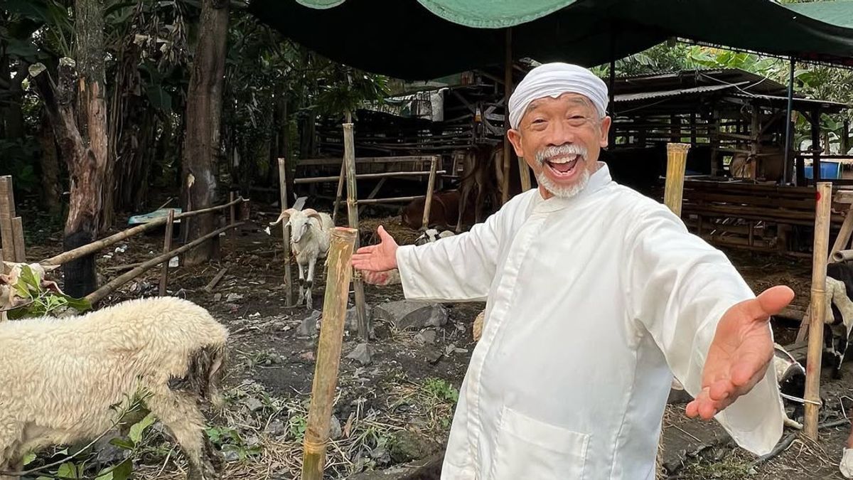 ar comédien Nurul Qomar, Cancérateur de l’intestin à manger et à boire avec des outils d’aide