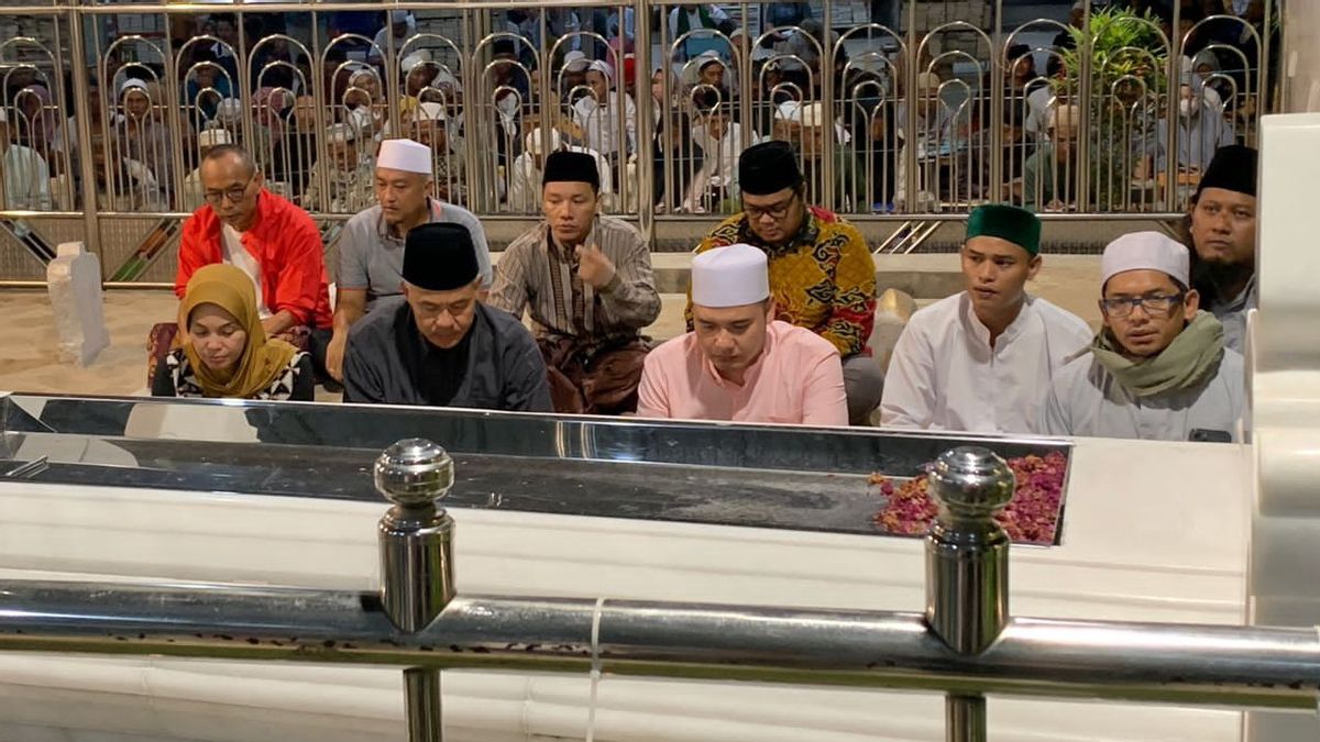 Ganjar Pranowo's Transition Pilgrimage To Wali Songo's Grave Ahead Of Ramadan