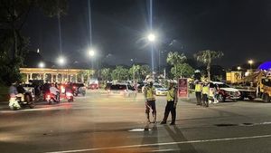 Konvoi Motor di Jalan Taman Mini Sambil Bakar Kembang Api, Polisi Sebut Tradisi Perguruan Silat