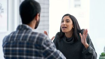 感情的なトラウマを経験する、これは人がだまされた後に経験する影響です