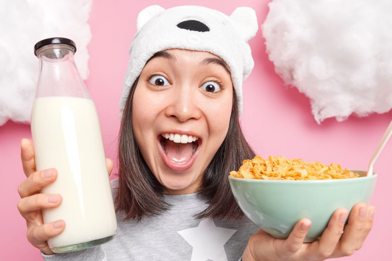 ストレスによる過食への渇望、専門家の推奨事項に従って克服する方法は次のとおりです