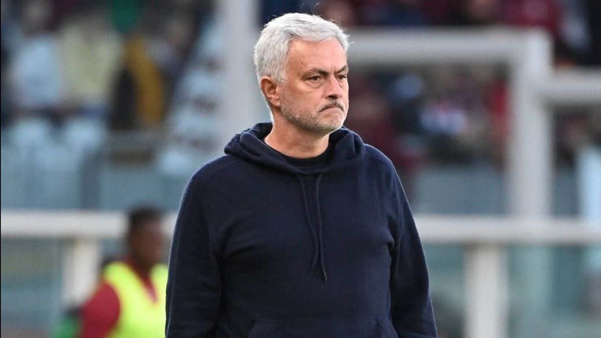 Jose Mourinho Tries To Take Advantage Of The Jadon Sancho Hot Situation At Manchester United