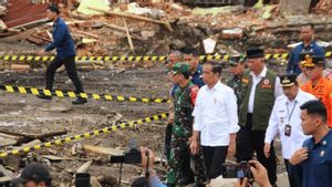 جوكوي - 625 منزلا في غرب سومطرة تضررت من فيضانات باندانغ ولاهر دينجين ، جوكوي: إذا كان لا بد من نقله ، فإن الحكومة المركزية مستعدة