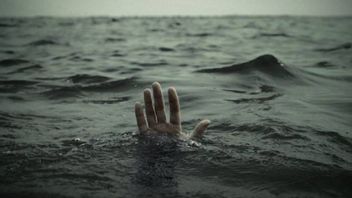 SARチームは、トバ湖で溺れている若者を発見