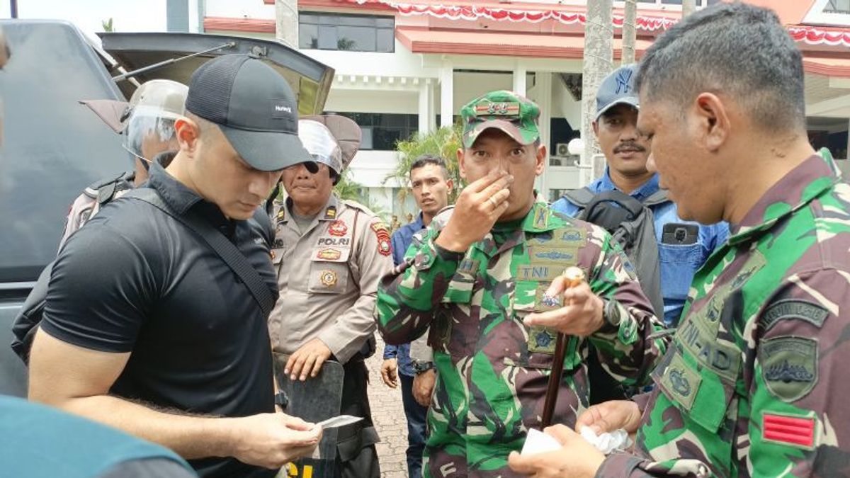 Dandim Kena Lemparan Batu Saat Amankan Demo Relokasi Kampung Tua di Kantor BP Batam