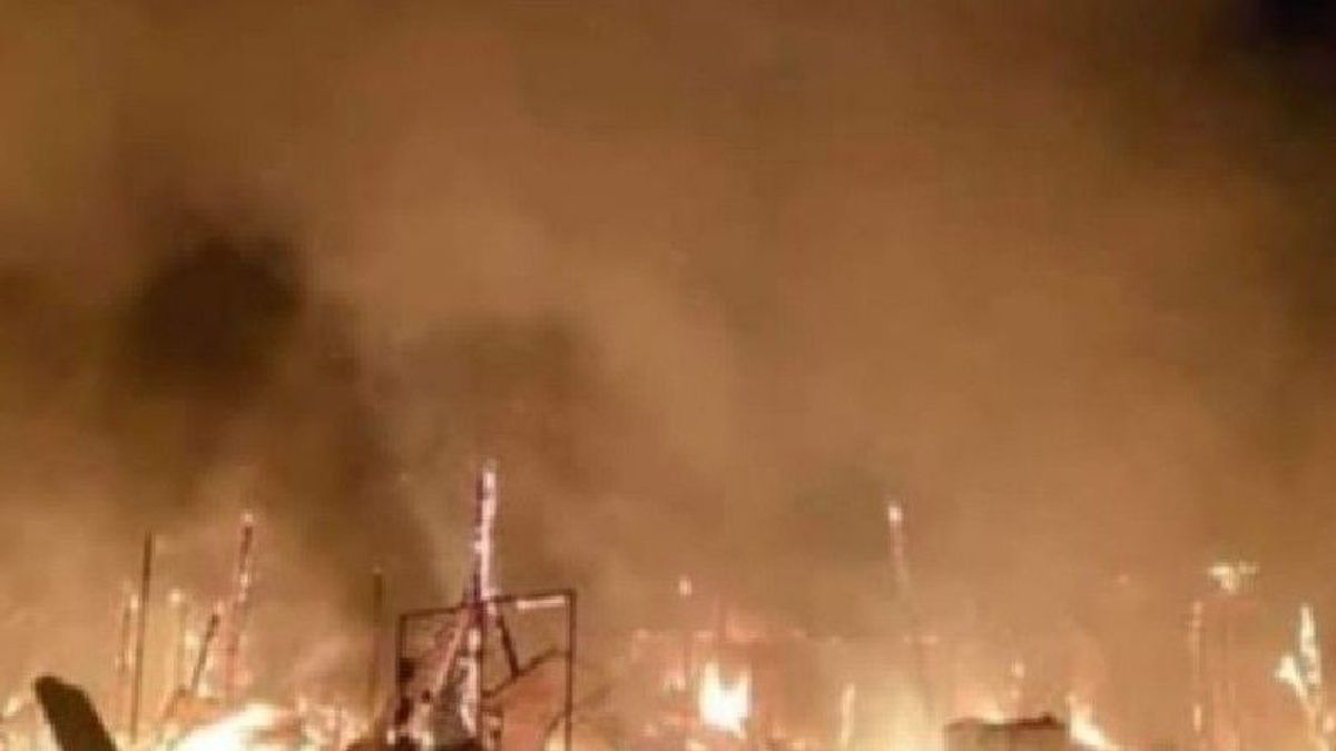 منازل أحرقها مجهولون ومئات البابويين يبقون في مراكز TNI-Polri