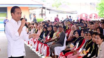 Jokowi parlant de Bansos, assurez-vous que le budget de l’État est approprié pour continuer l’aide