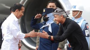 Jokowi Bertemu Ganjar di Solo, Keduanya Saling Lempar Senyum