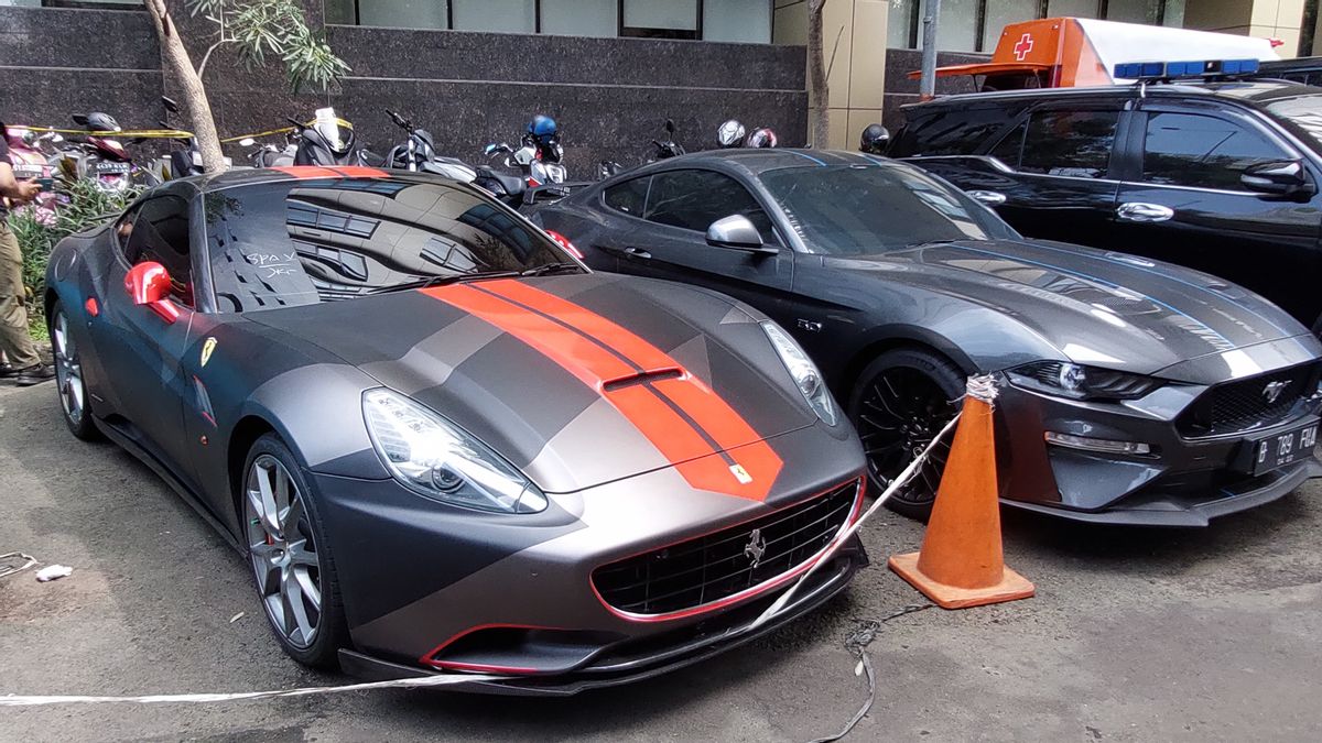 The Sight Of Indra Kenz's Ferrari Which Is One Of The Evidences