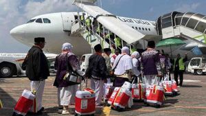 Jelang Kepulangan Haji, DPR Ingatkan: Jangan Bawa Air Zam-Zam di Koper!
