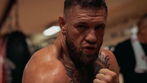 Conor McGregor Bakal Hadapi Floyd Mayweather Jr, tapi di Oktagon UFC Bukan Ring Tinju