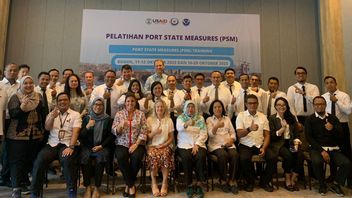 甘东 USAID 防止非法捕鱼,KKP 外国船舶检查技术培训学位